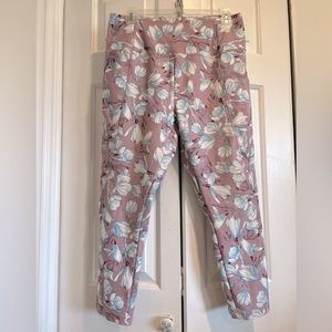 MARIKA 💗 Side Pockets- Capri Leggings / Pink Floral Pattern